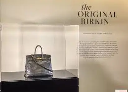 Рекордная продажа: оригинальная сумка Hermès Birkin Джейн Биркин ушла с молотка за €8,6 млн