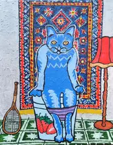 Голубой котик на эмалированном ведре