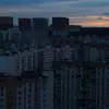 среди панельных зданий москвы